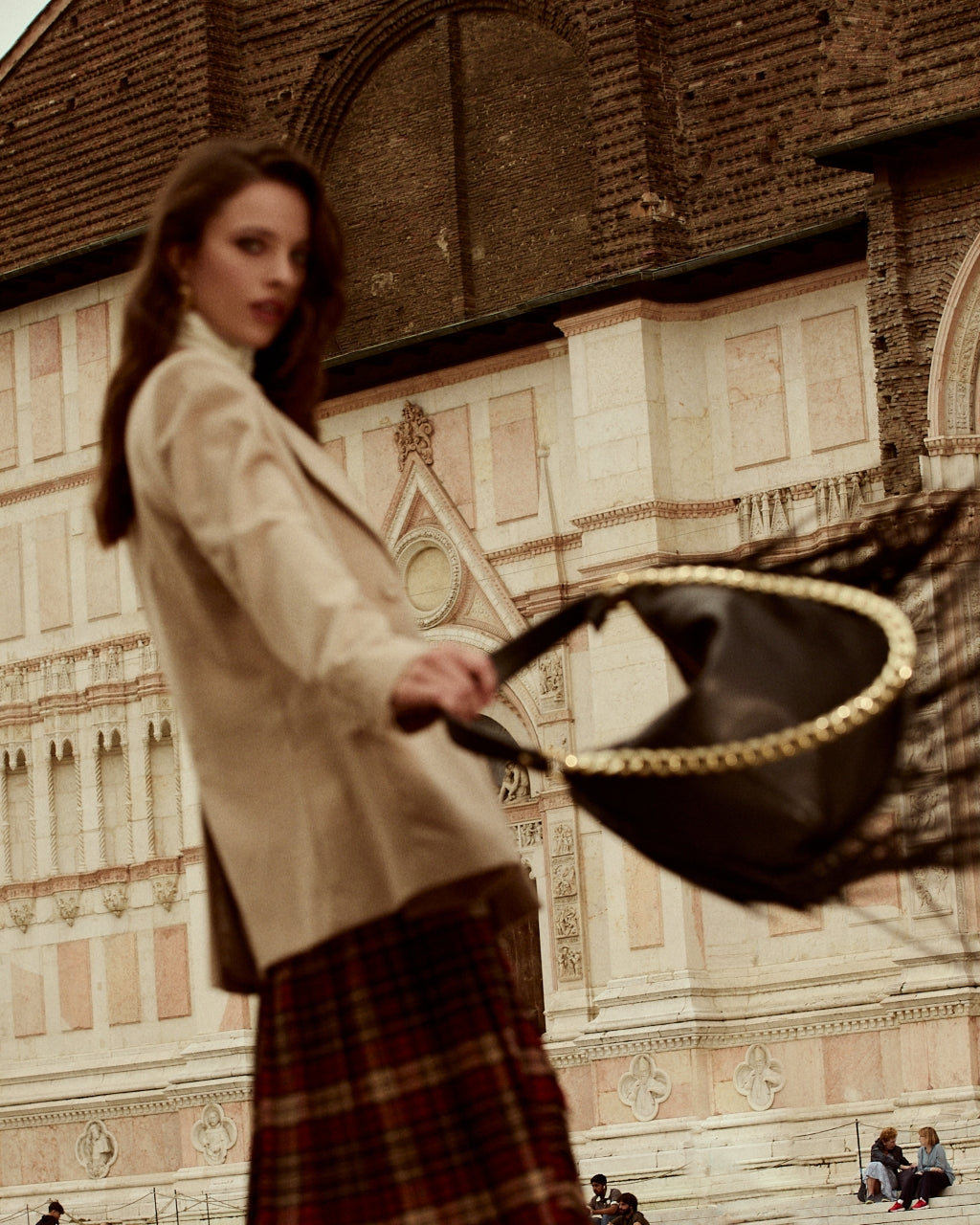 Kate – Leather Hobo Bag with Long Fringes and a Removable Gold Chain