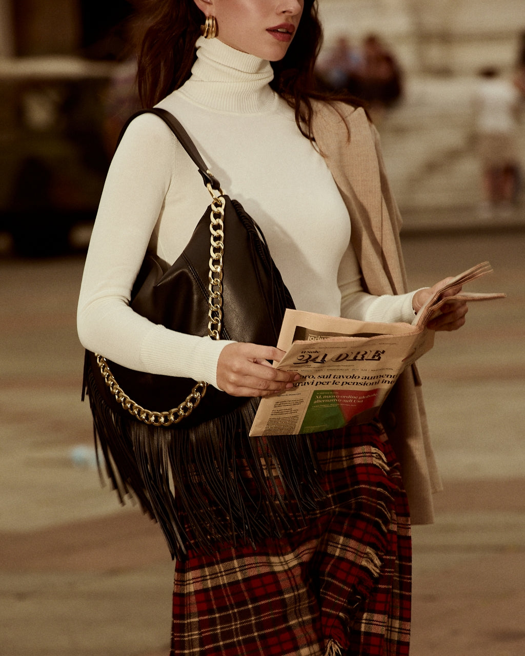 Kate – Leather Hobo Bag with Long Fringes and a Removable Gold Chain