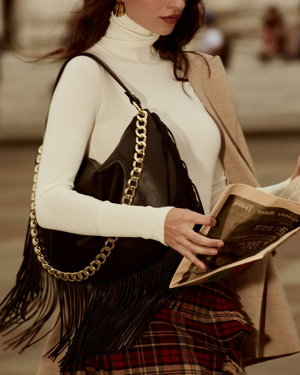 Kate – Leather Hobo Bag with Long Fringes and a Removable Gold Chain