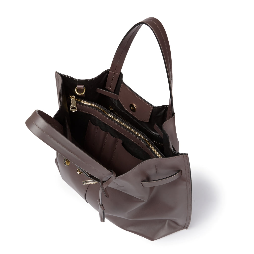 Sveva maxi leather handbag with organized interior and turn-lock closure