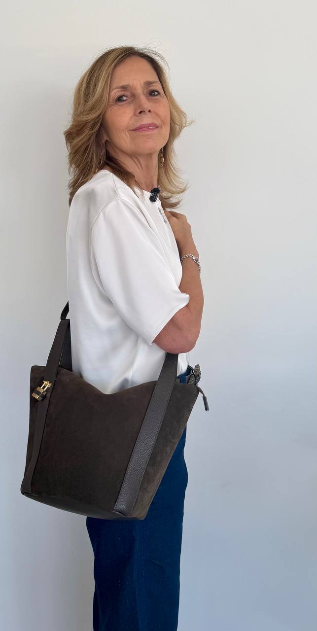 Holly Suede – Suede Leather Bag with Shoulder Strap and Lock Closure