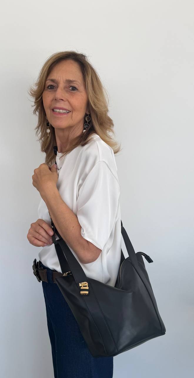 Amina small leather handbag with wrapped tubular handle and detachable shoulder strap