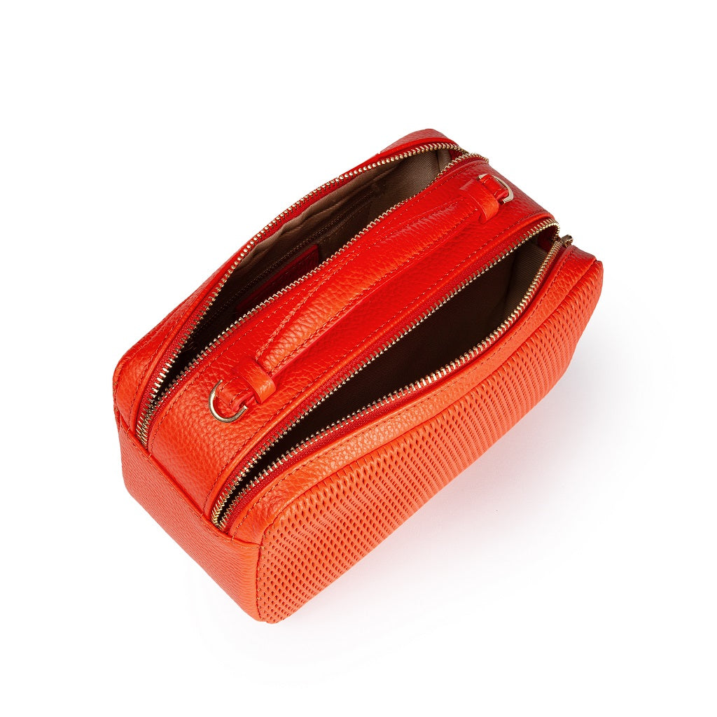 Brigida Yuma camera borsa in pelle con doppio scomparto e tracolla in catena dorata con spallaccio protettivo in pelle
