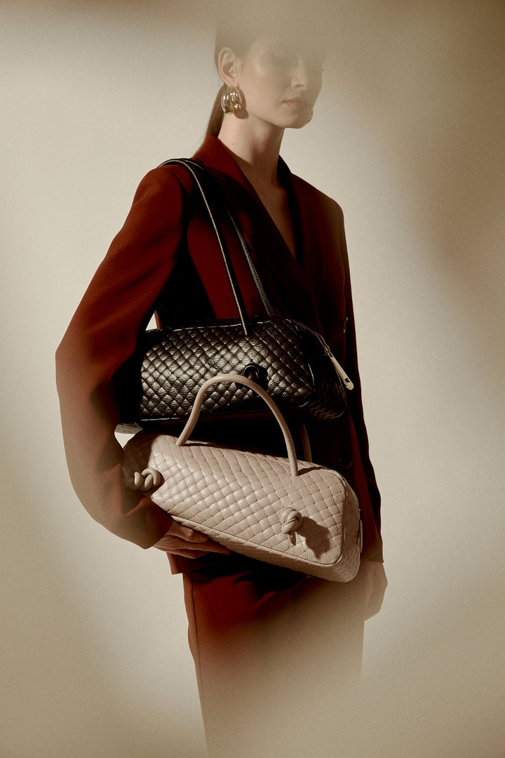 Grace Woven – Borsa Allungata in Pelle Effetto Intrecciato Argento