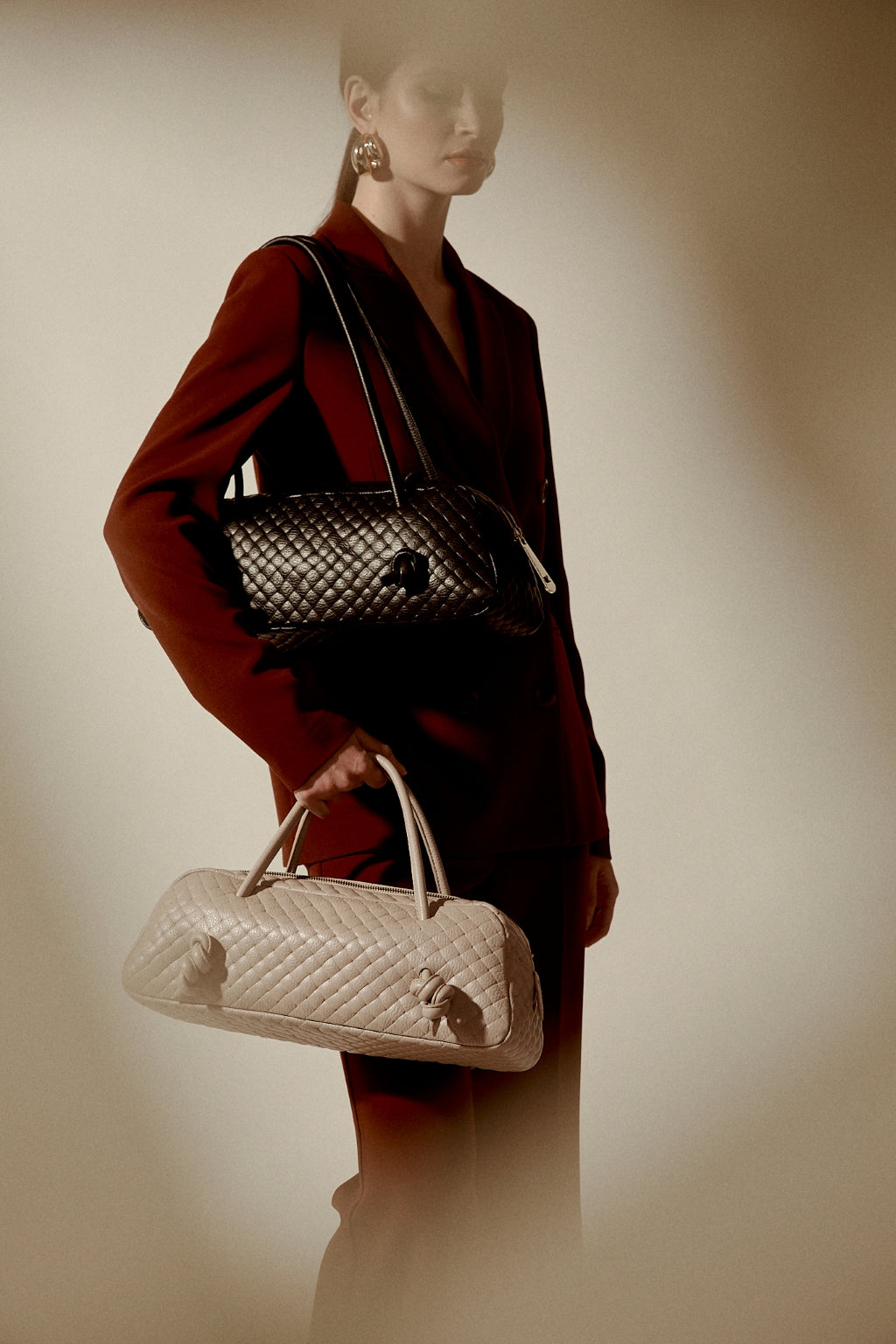 Grace Woven – Borsa Allungata in Pelle Effetto Intrecciato Argento
