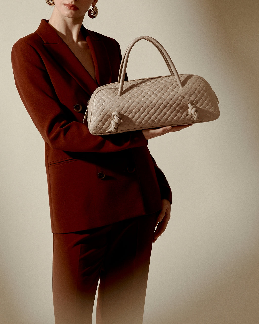 Grace Woven – Borsa Allungata in Pelle Effetto Intrecciato Argento