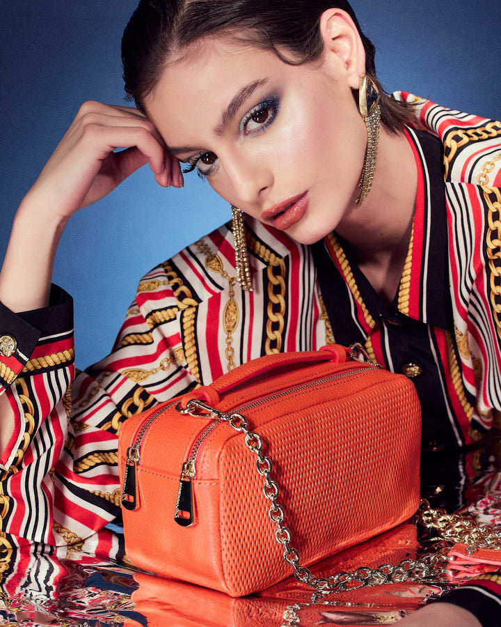Brigida Yuma camera borsa in pelle con doppio scomparto e tracolla in catena dorata con spallaccio protettivo in pelle