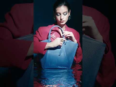 Gaia Shopper – Grained and Micro-Perforated Leather Bag with Adjustable Handles and Internal Divider