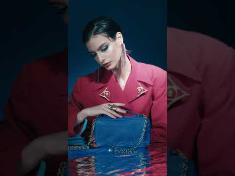 Brigida Yuma camera borsa in pelle con doppio scomparto e tracolla in catena dorata con spallaccio protettivo in pelle