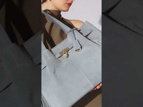 Sveva Suede Fringes Tote in pelle con interno organizzato e chiusura a girello decorativa