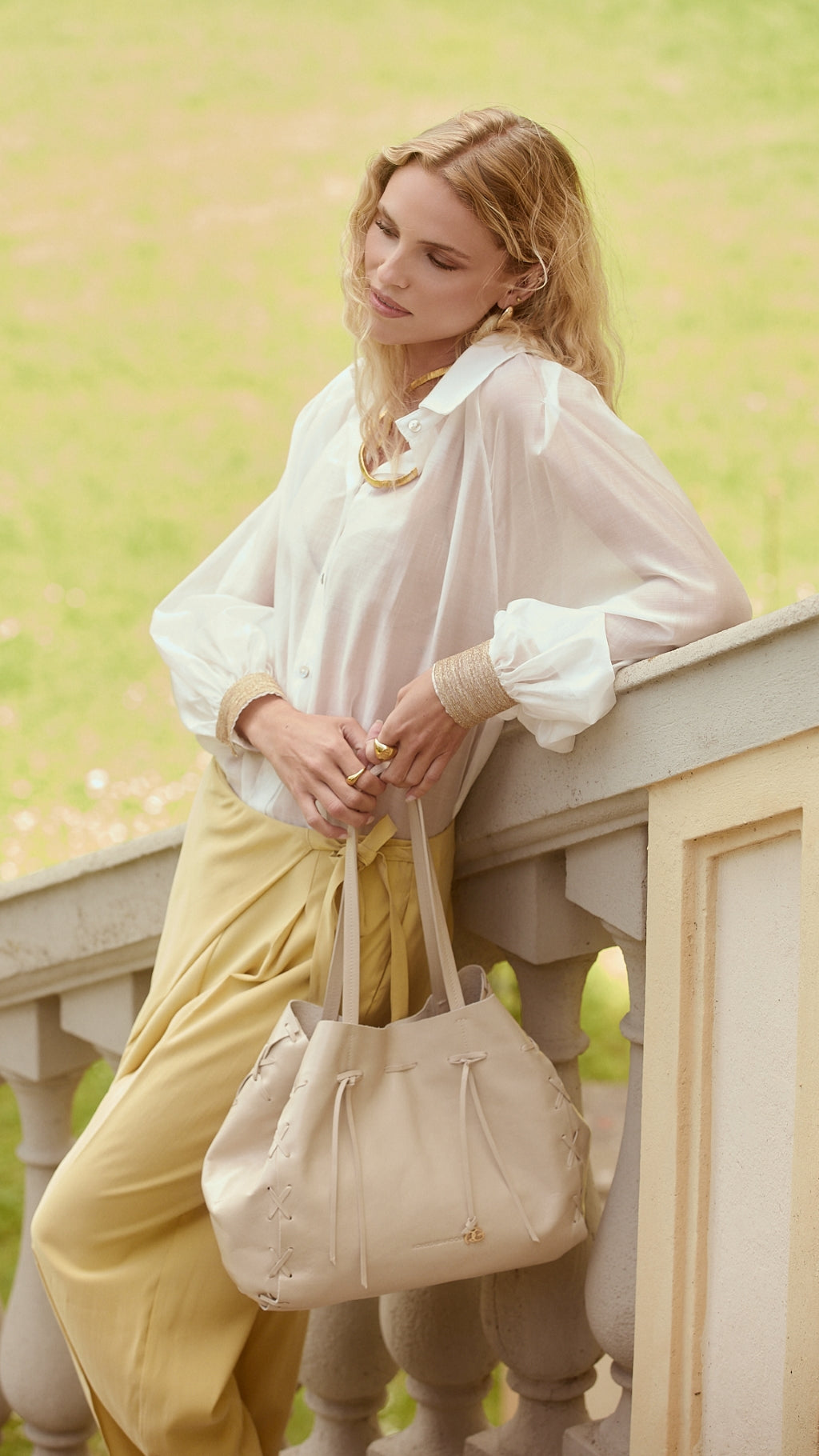Naomi Glossy – Borsa Shopping in Morbido Vitello con Cuciture a Mano